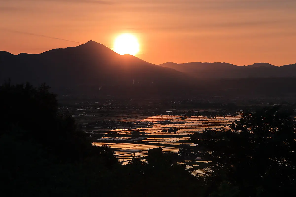 作品名稱：從蓋沼望見的壯麗朝日