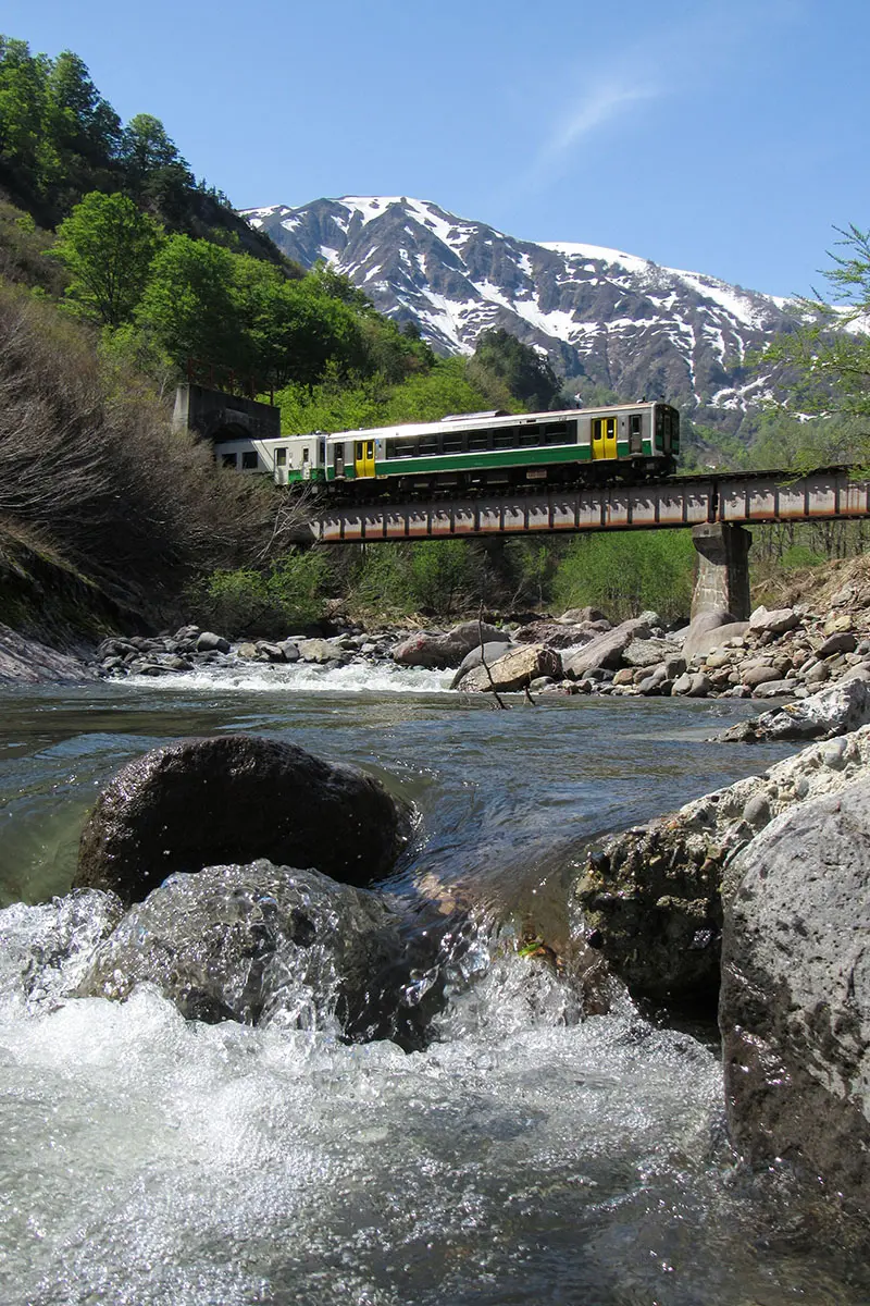 作品名稱：遲來的春天，甦醒的六十里越