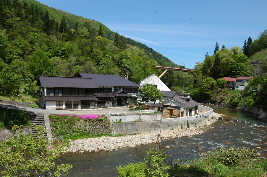 会津西山温泉　滝の湯