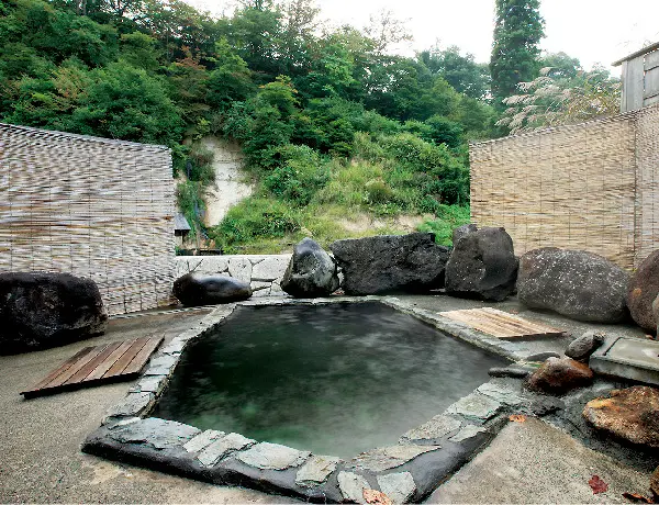 西山温泉